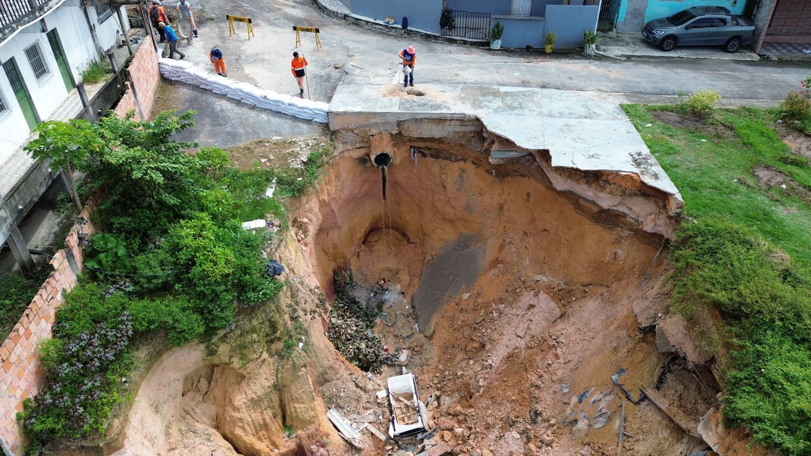 Prefeitura-de-Manaus-inicia-obras-de-contencao-em-talude-no-bairro-Colonia-Antonio-Aleixo-zona-Leste