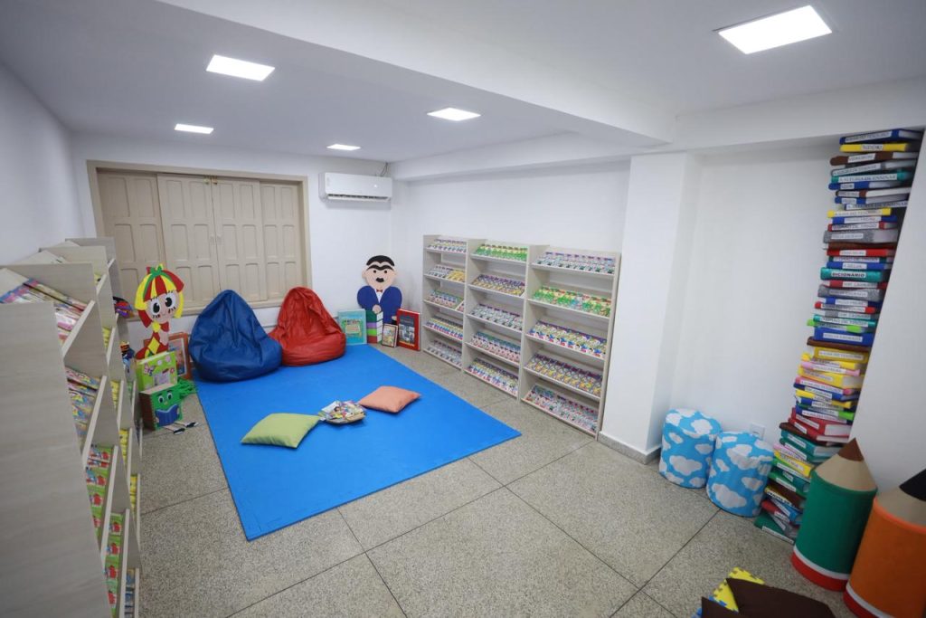 Secom_biblioteca-revitalizada-Humait_Foto-Tiago-CorrIa_Secom-1024×683-1