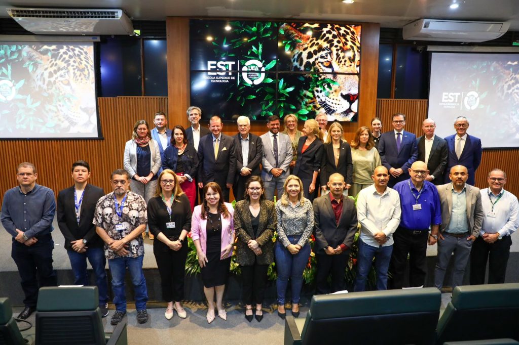 UEA-5_Visita-Embaixadores-da-Unia771_o-Europeia_Foto-Amanda-Gonzalez-UEA-1024×682-1