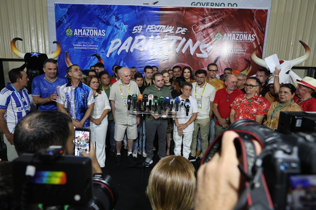 Na-abertura-do-59o-Festival-de-Parintins-Roberto-Cidade-destaca-investimentos-que-impulsionam-economia-turismo-e-servicos-publicos-3_foto-Mauro-Neto-Secom-1024×682-1