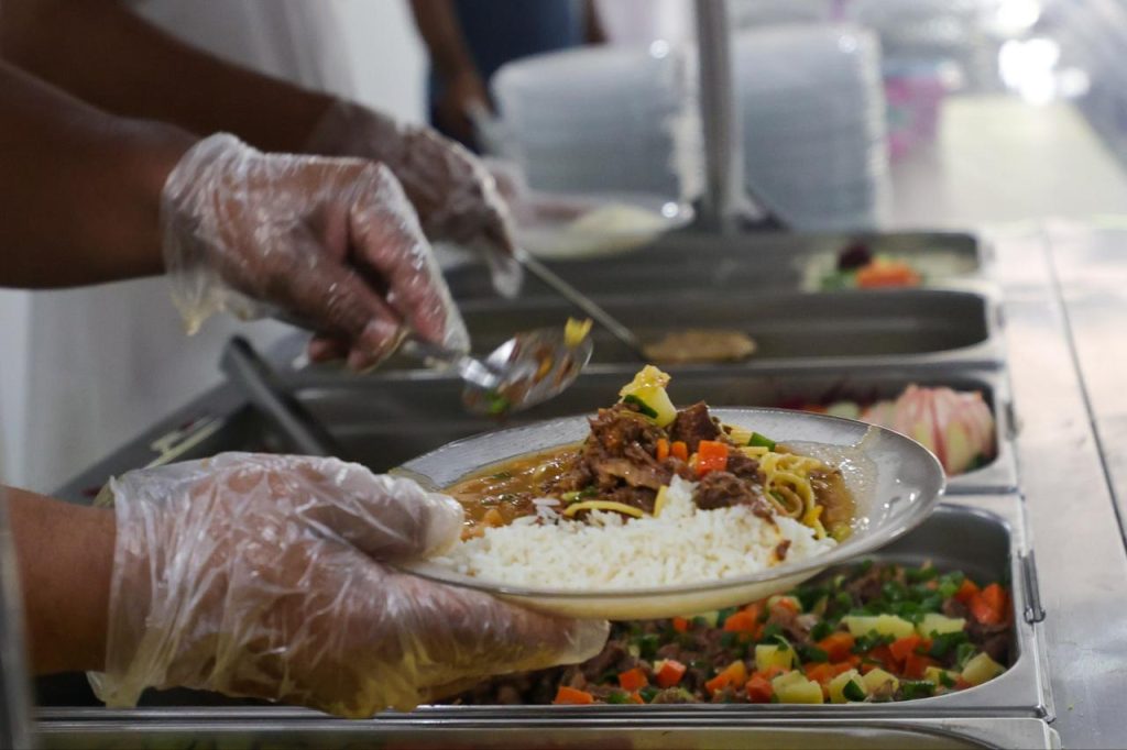 Prato-Cheio-amplia-acesso-a-alimentacao-digna-e-ultrapassa-205-milhoes-de-refeicoes-servidas-no-Amazonas-2_Foto-Arquivo-Secom-1024×682-1