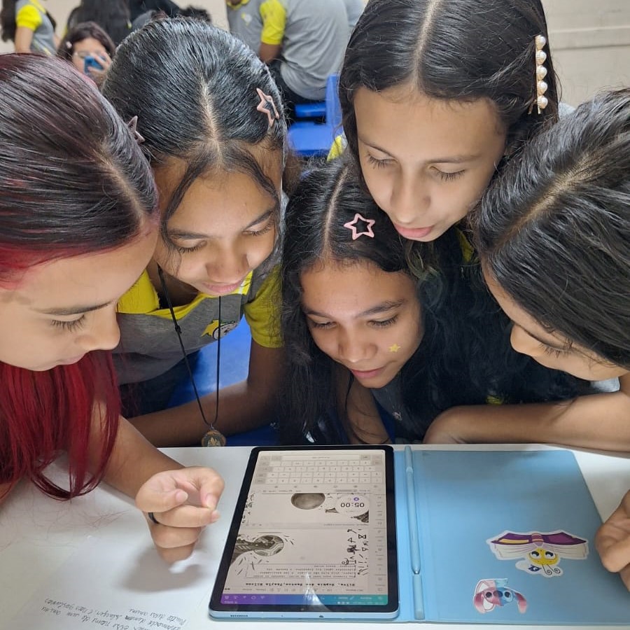 Educacao_Alunas_Livro-Pe-no-Mundo_Foto_Divulgacao