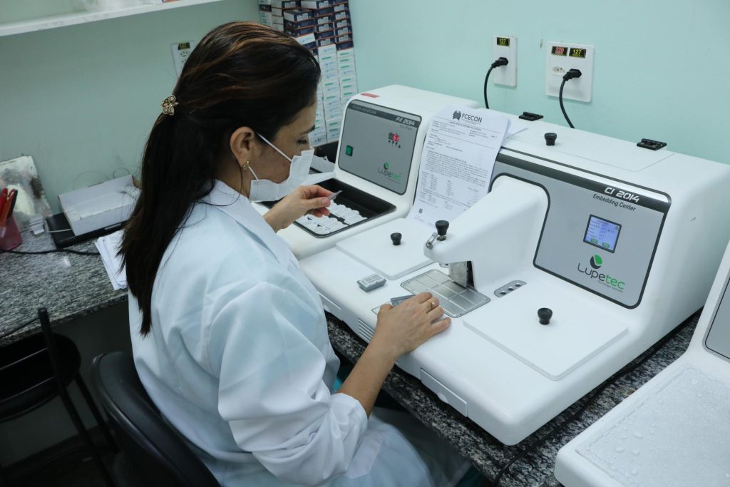 FCECON_CENTRO-DIAGNOSTICO_FOTO_LUIS-MANSUETO_2-1024×683-1