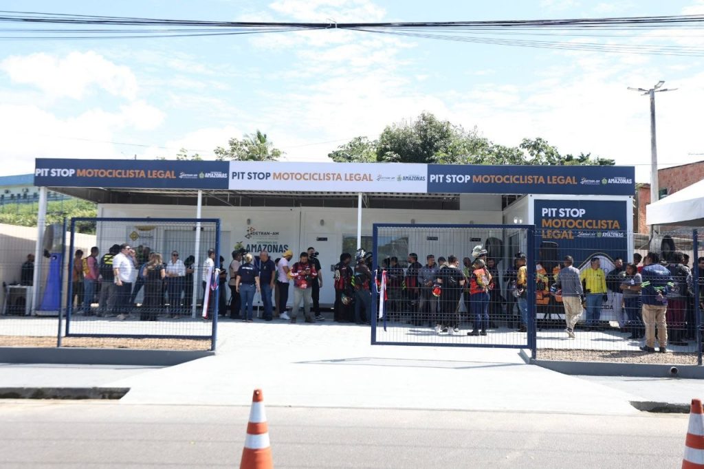 Governador-Roberto-Cidade-entrega-novo-Pit-Stop_Foto_Arthur-Castro_Secom-2-1024×682-1