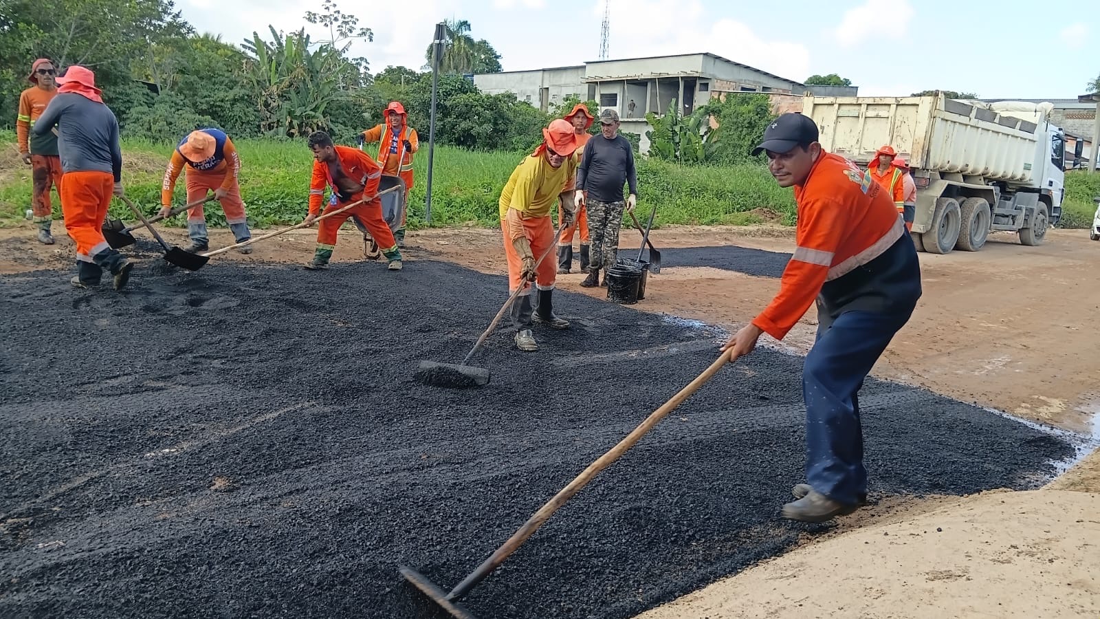 Prefeitura-de-Manaus-transforma-mobilidade-no-bairro-Taruma-com-recuperacao-asfaltica-de-via-importante-para-a-comunidade-2